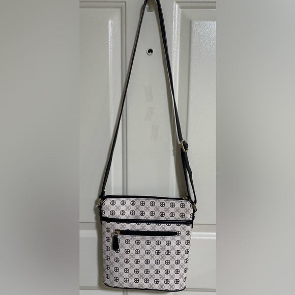 Giani Bernini Tonal Signature Crossbody - Picture 8 of 16